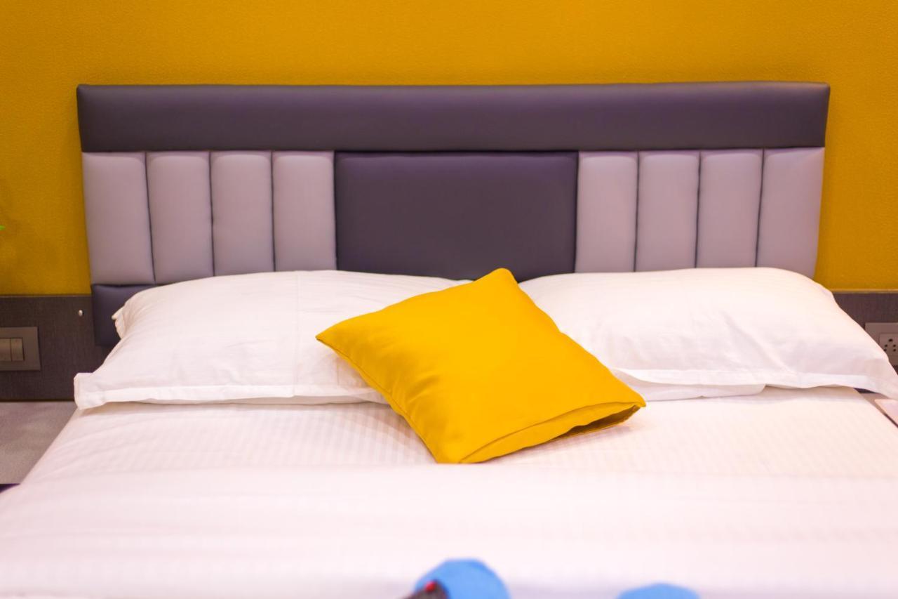 Hotel Tourister Mumbai Kültér fotó